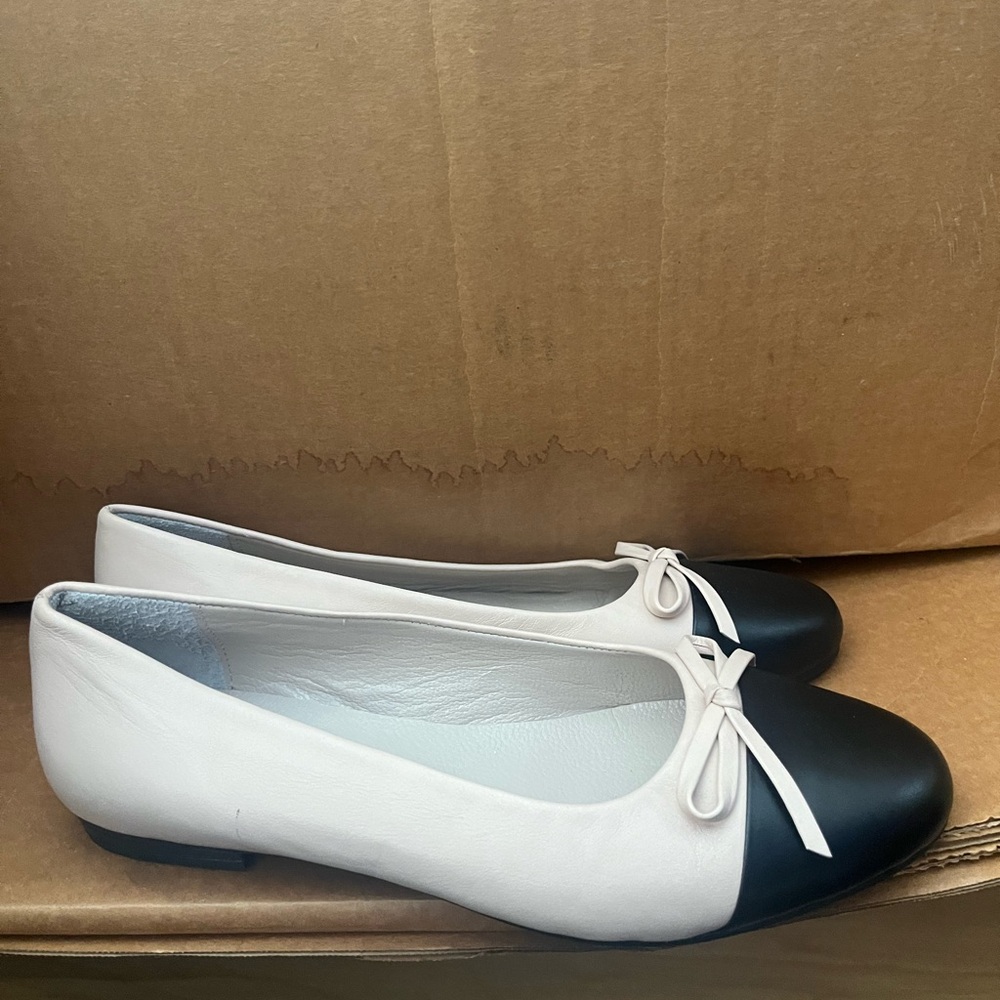 Elegant Black and cream Women's Flats size 40
